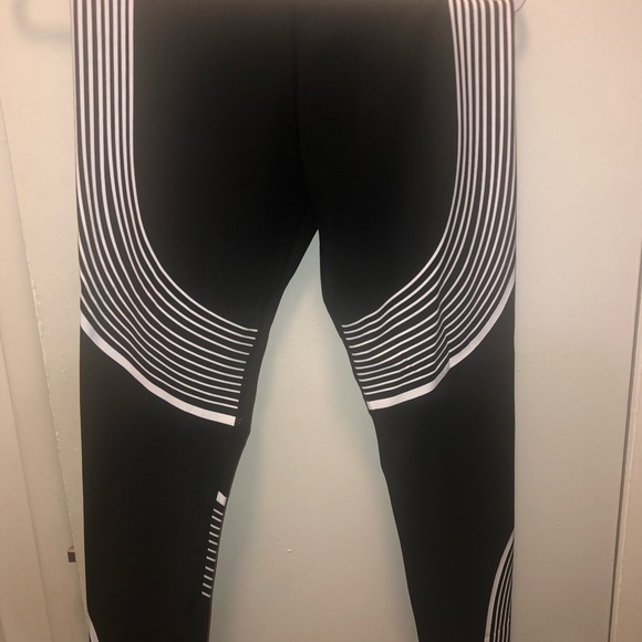 Work out leggings! 90% Polyester 10%Spandex - Picture 4 of 5